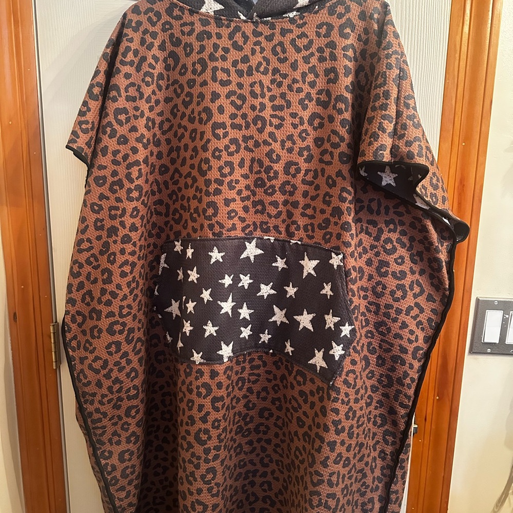 Crae hoodie poncho Leopard Print Poncho with Star Pocket REVERSIBLE